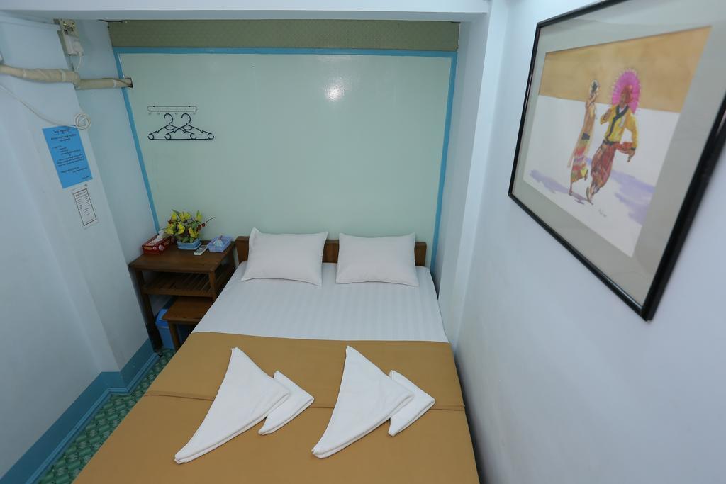Chan Myae Thar Guest House Yangon Zimmer foto
